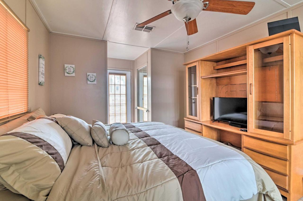 Pet-Friendly Auburndale House With Lake Views! Esterno foto